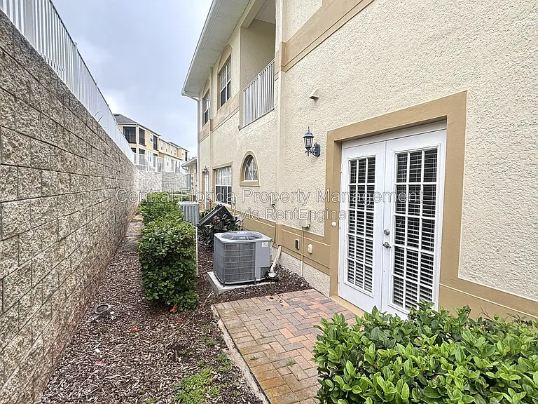 13220 Fountainbleau Dr — Photo 20