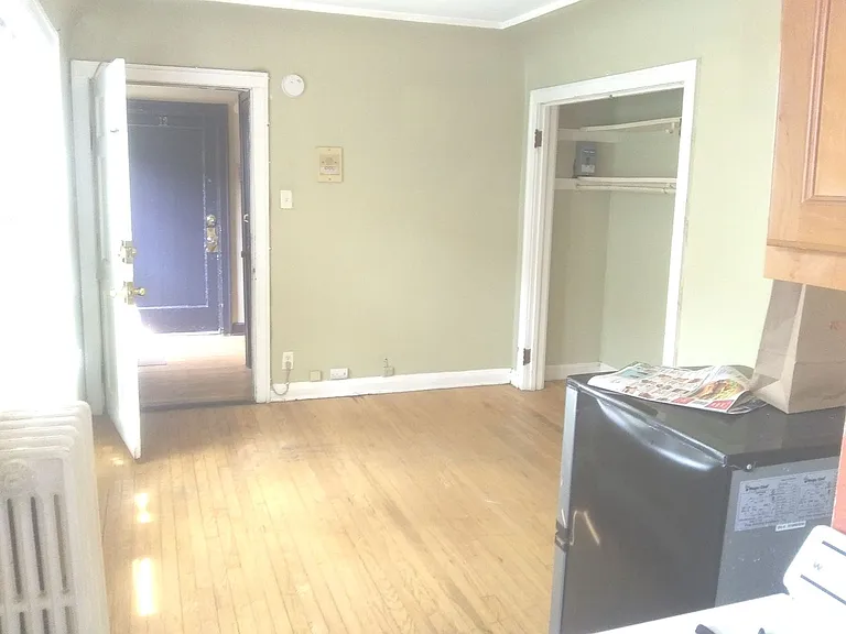 1527 Marshall — Photo 9