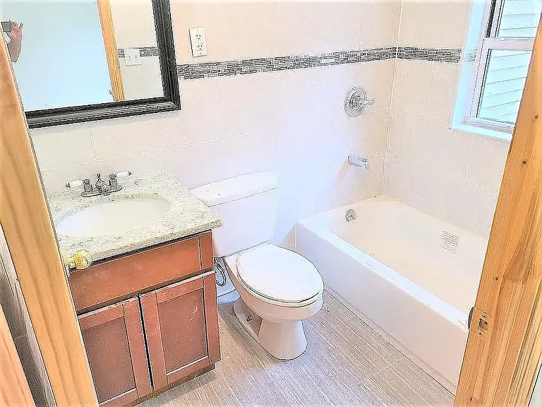 430 39th St #3 — Photo 9