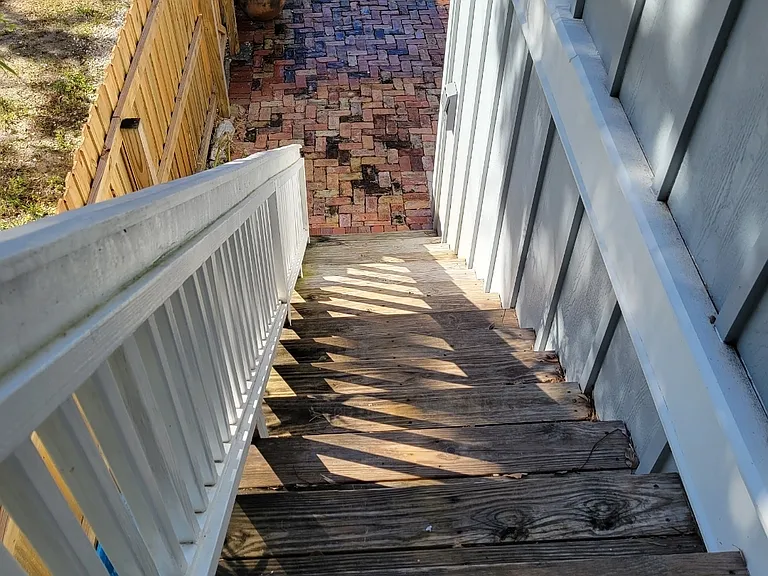611 Bay Ave #B — Photo 8