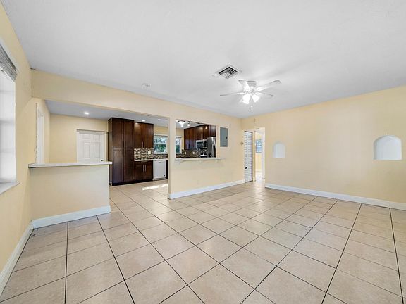 5th image of 480 NW 29th Ter