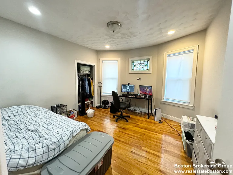 157 E Cottage St #1 — Photo 3