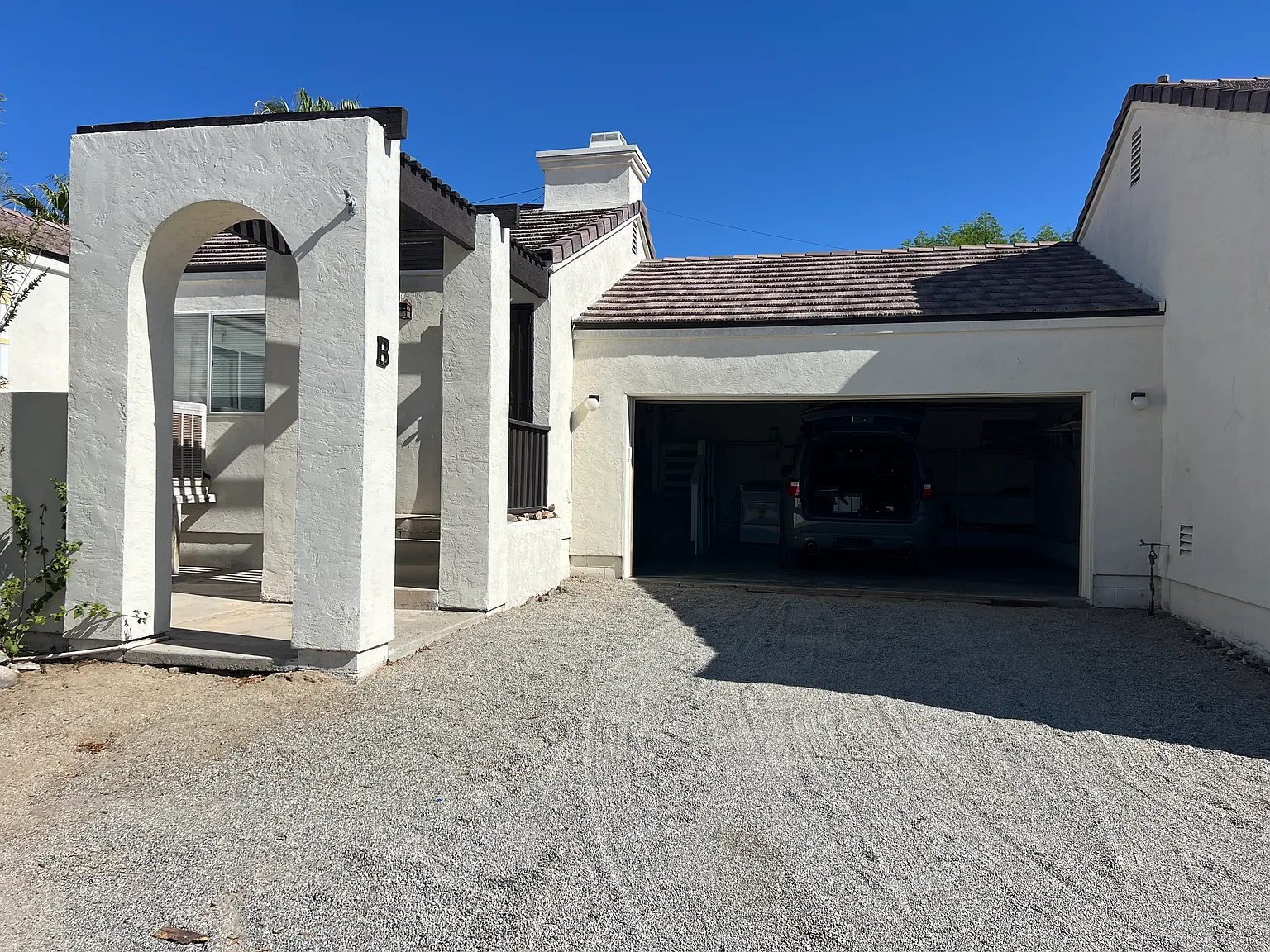 2 bed, 1000 sqft, $1,800 — Photo 1