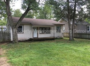 835 Farnsworth Rd, White Lake, MI 48386