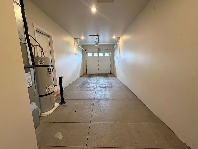 915 N Western Ave — Photo 20