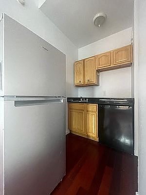 4th image of 359 Greene Ave #7A