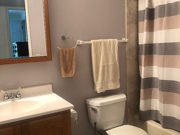 5th image of 708 Leslie Ln