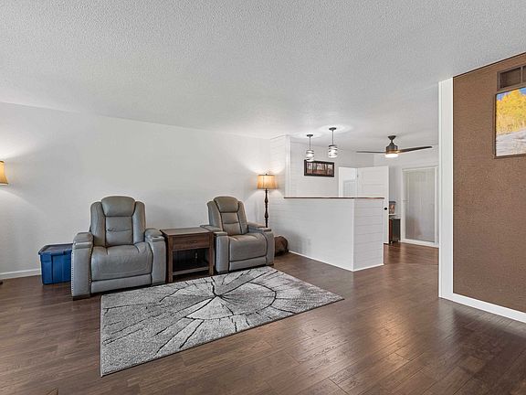 2nd image of 4870 Skyview Dr