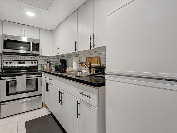 4th image of 750 Collins Ave APT 305