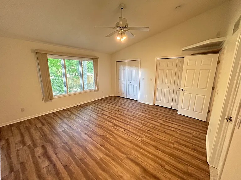 1135 E Saginaw St #1137 — Photo 8