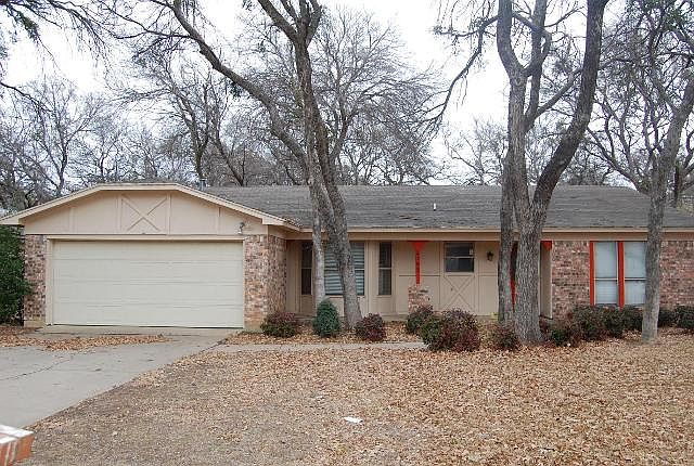 1st image of 2703 Lucas Dr