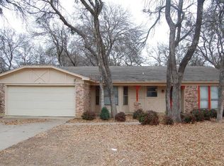 2703 Lucas Dr, Arlington, TX 76015