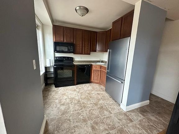 5th image of 15 E Kirby St APT 220