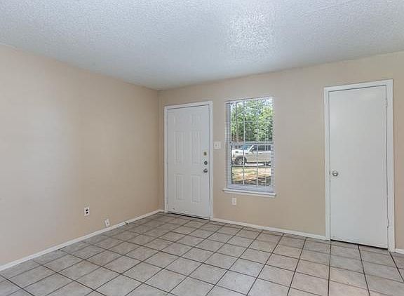 3rd image of 903 E Leslie Cir #B
