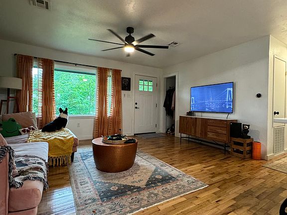 5th image of 601 S Ray Ave