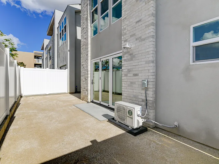 3006 Suncrest Dr #B — Photo 9