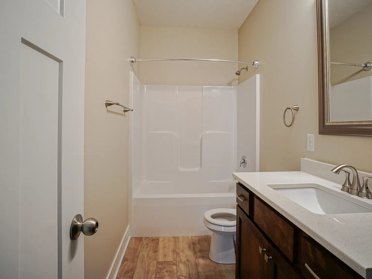 4 bed, 2432 sqft, $2,800 — Photo 4