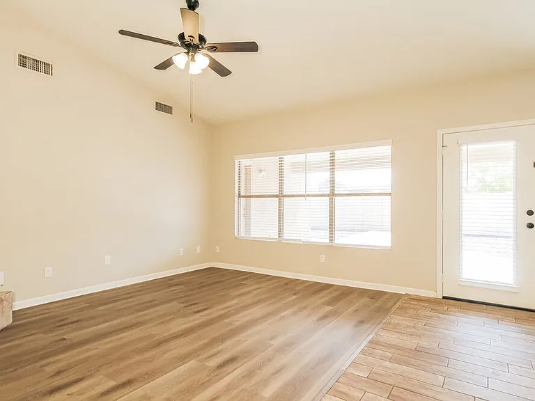17205 N Chance Dr — Photo 3