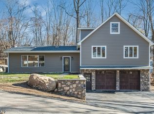7 Cove Rd, Lake Hopatcong, NJ 07849