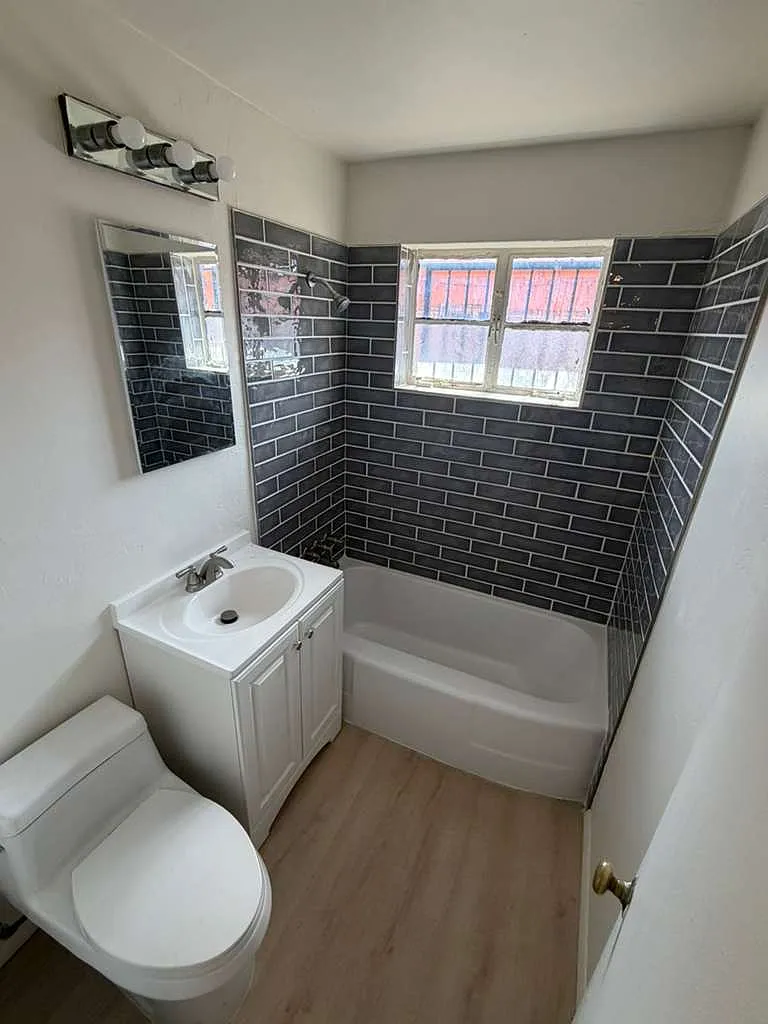2 bed, 990 sqft, $1,150 — Photo 2