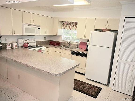 5th image of 147 SE Village Dr #147