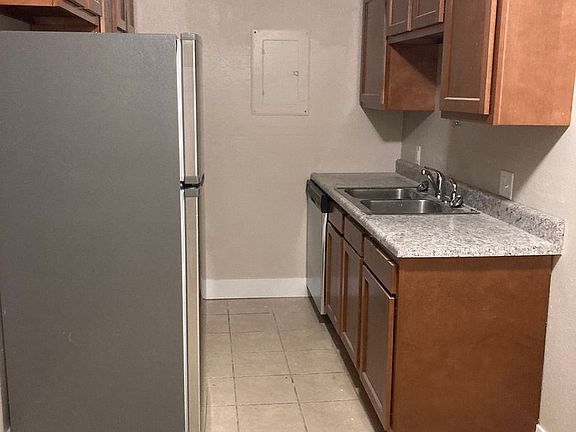 5th image of 136 Bennett Ave #17