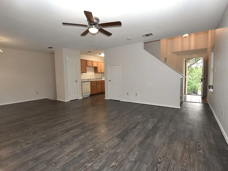 921-923 Sagewood Trl — Photo 16