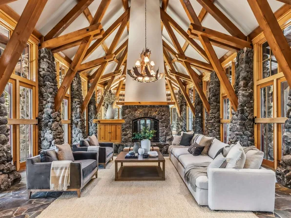 8745 Lahontan Dr, Truckee, CA 96161