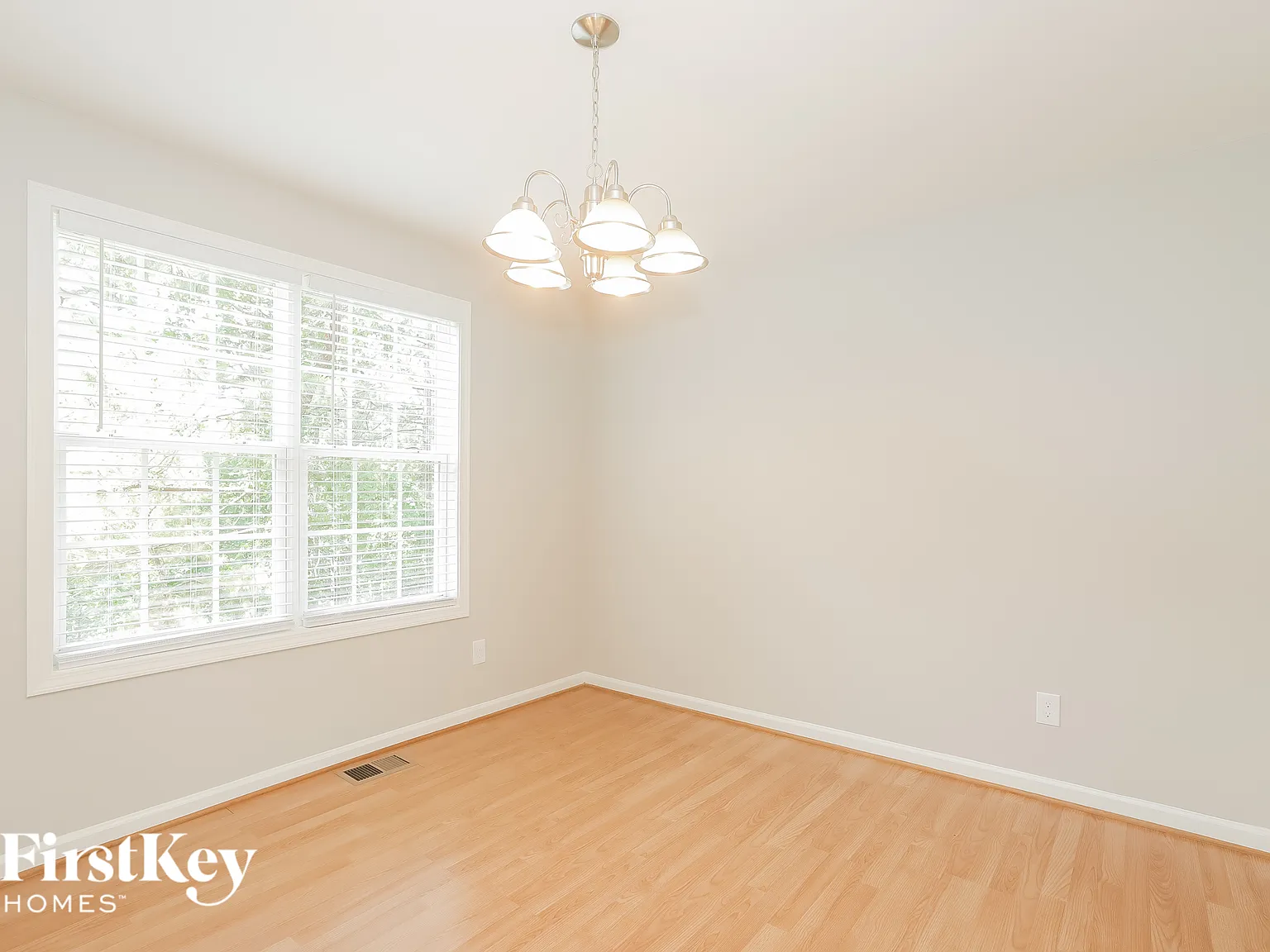 3 bed, 3.5 bath, 3104 sqft, $2,590 — Photo 3