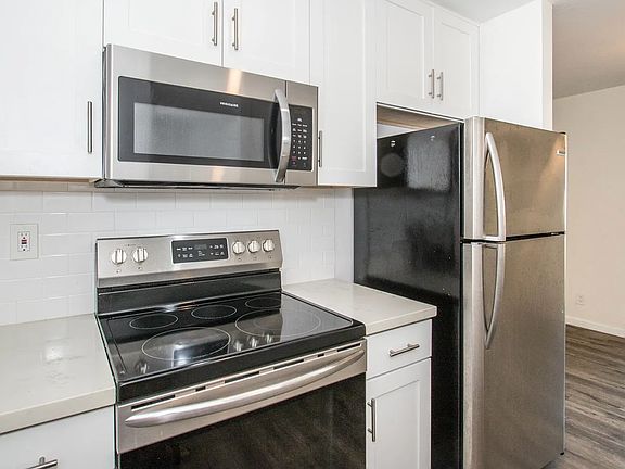 5th image of 285 College Ave APT A