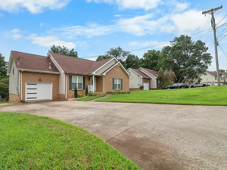 808 Leigh Ann Dr — Photo 5