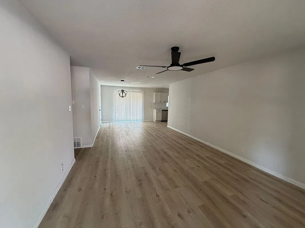 3 bed, 2.0 bath, 1218 sqft, $2,100 — Photo 2