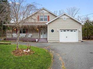 126 Hallock Landing Rd, Rocky Point, NY 11778