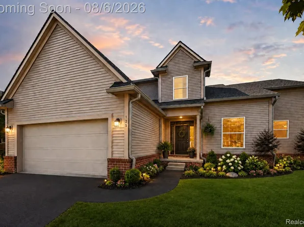 125 Ridge Field Ct, Oxford, MI 48371