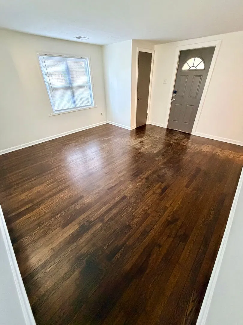 3 bed, 1.0 bath, 1200 sqft, $1,499 — Photo 2