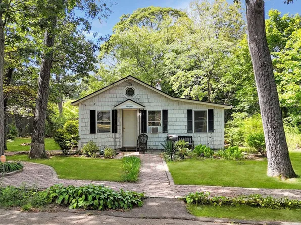 14 Pleasure Avenue, Lake Ronkonkoma, NY 11779