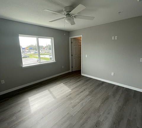 5th image of 1925 Avenue O SW #103