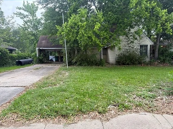 4010 Woodhaven St, Houston, TX 77025