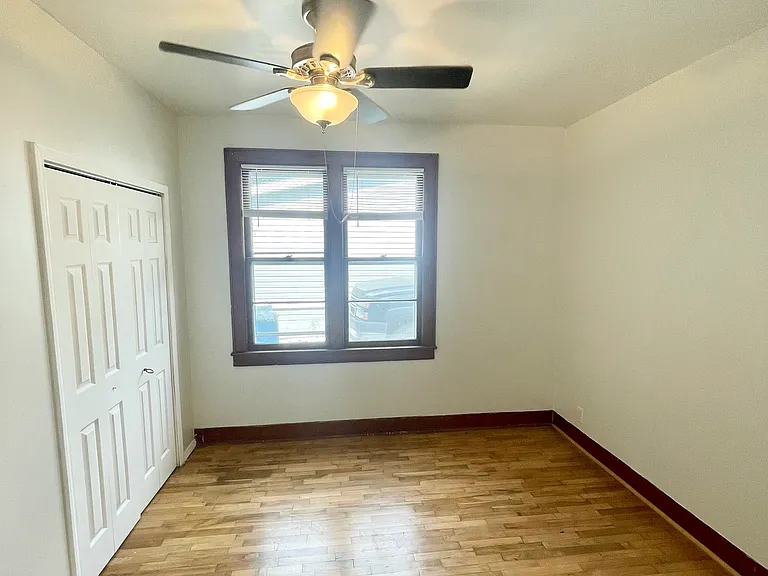 406 E Culton St — Photo 4