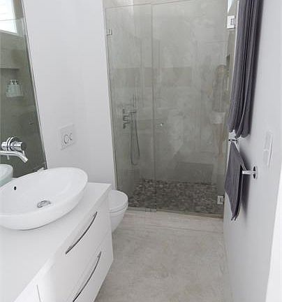 5th image of 831 10th St APT 1