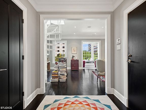 5th image of 400 W Briar Pl APT 3C