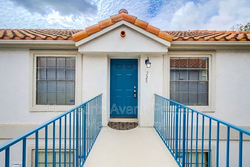 2 bed, 2.0 bath, 881 sqft, $2,750 — Photo 3