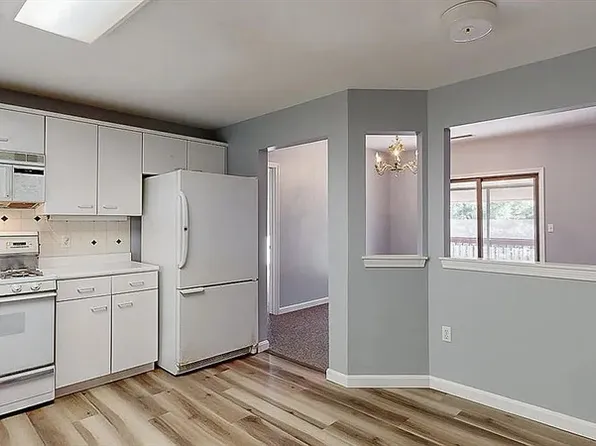 770 Salisbury St APT 577, Worcester, MA 01609