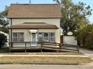 518 8th Ave W, Williston, ND 58801