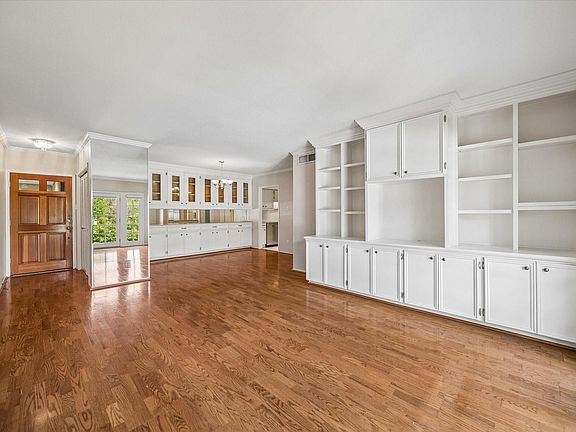 2nd image of 2238 S Piney Point Rd APT 204