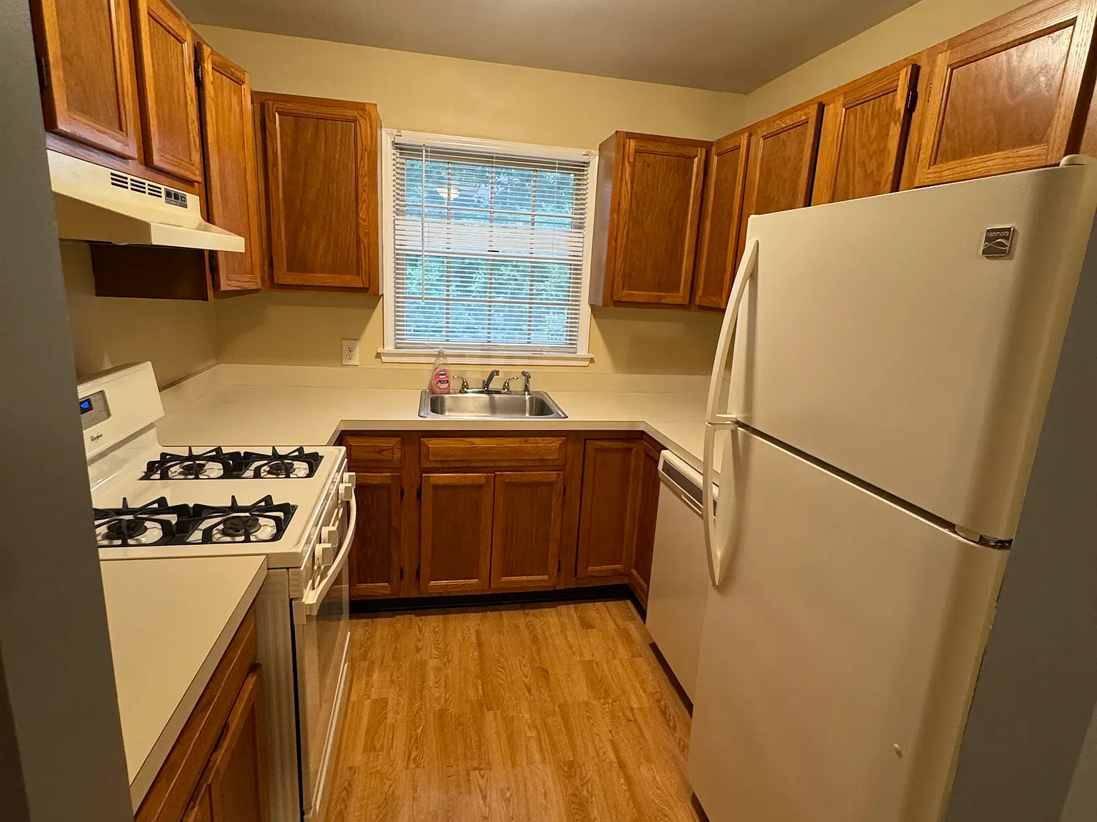 1 bed, 800 sqft, $1,750 — Photo 2