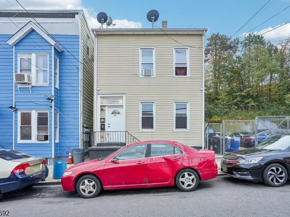 24 20th Ave, Paterson, NJ 07501