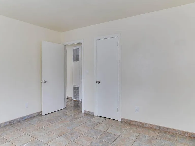 8644 Chesapeake Blvd #B — Photo 5