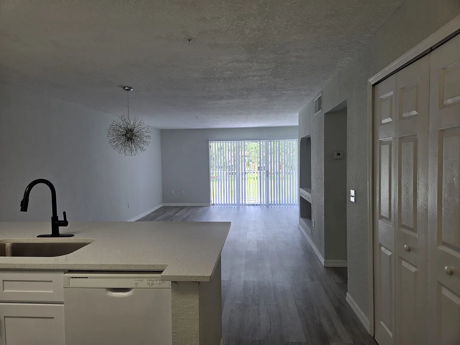 2 bed, 1200 sqft, $1,800 — Photo 4