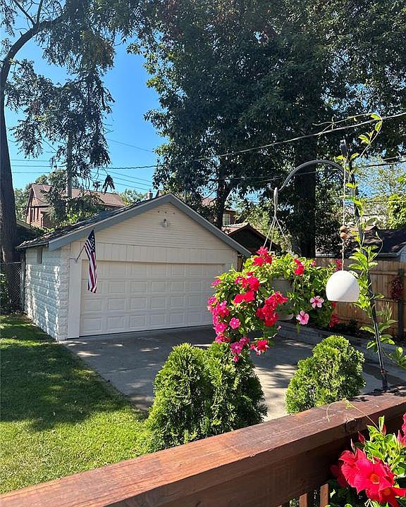 2nd image of 7476 Amherst Ave